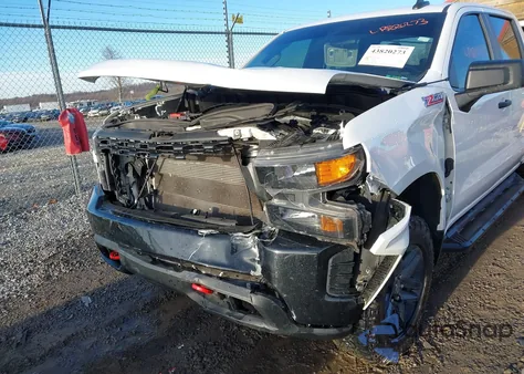 2021 Chevrolet Silverado 1500 4Wd Short Bed Custom Trail Boss z USA, uszkodzony, nr VIN 1GCPYCEF5MZ164643